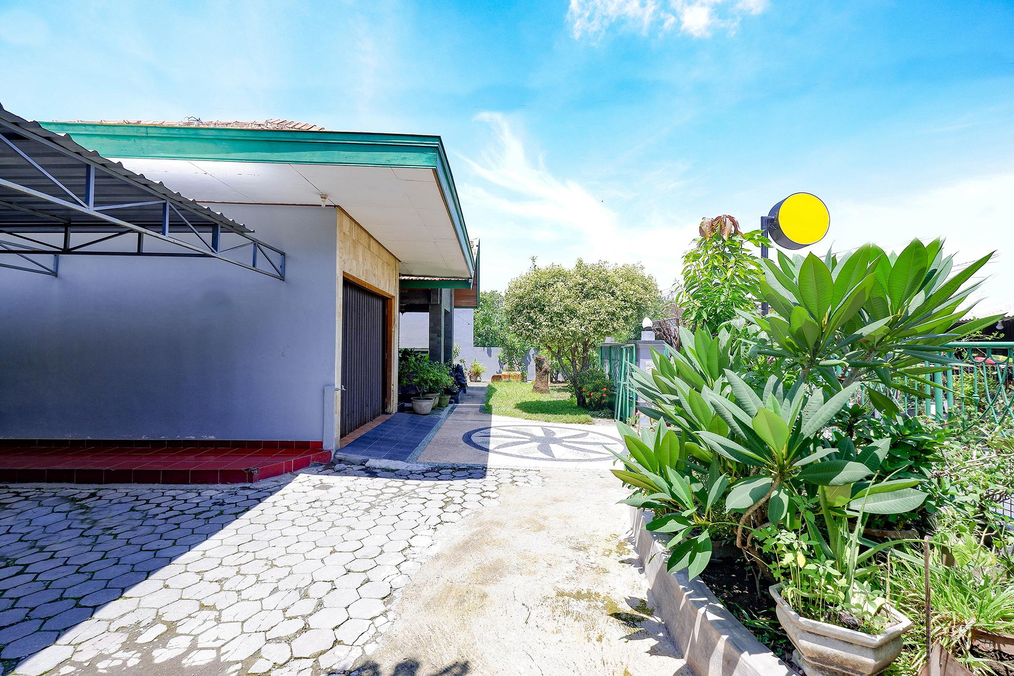 SPOT ON 2821 Griya Kawula Syariah Hotel Surakarta  Luaran gambar
